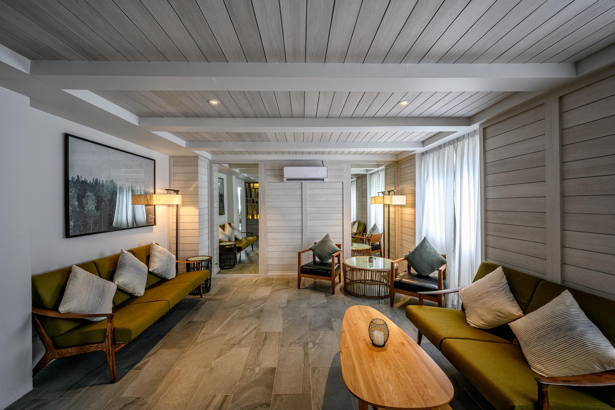 Namaka Resort Kamala Exterior foto The living room of a suite at the hotel