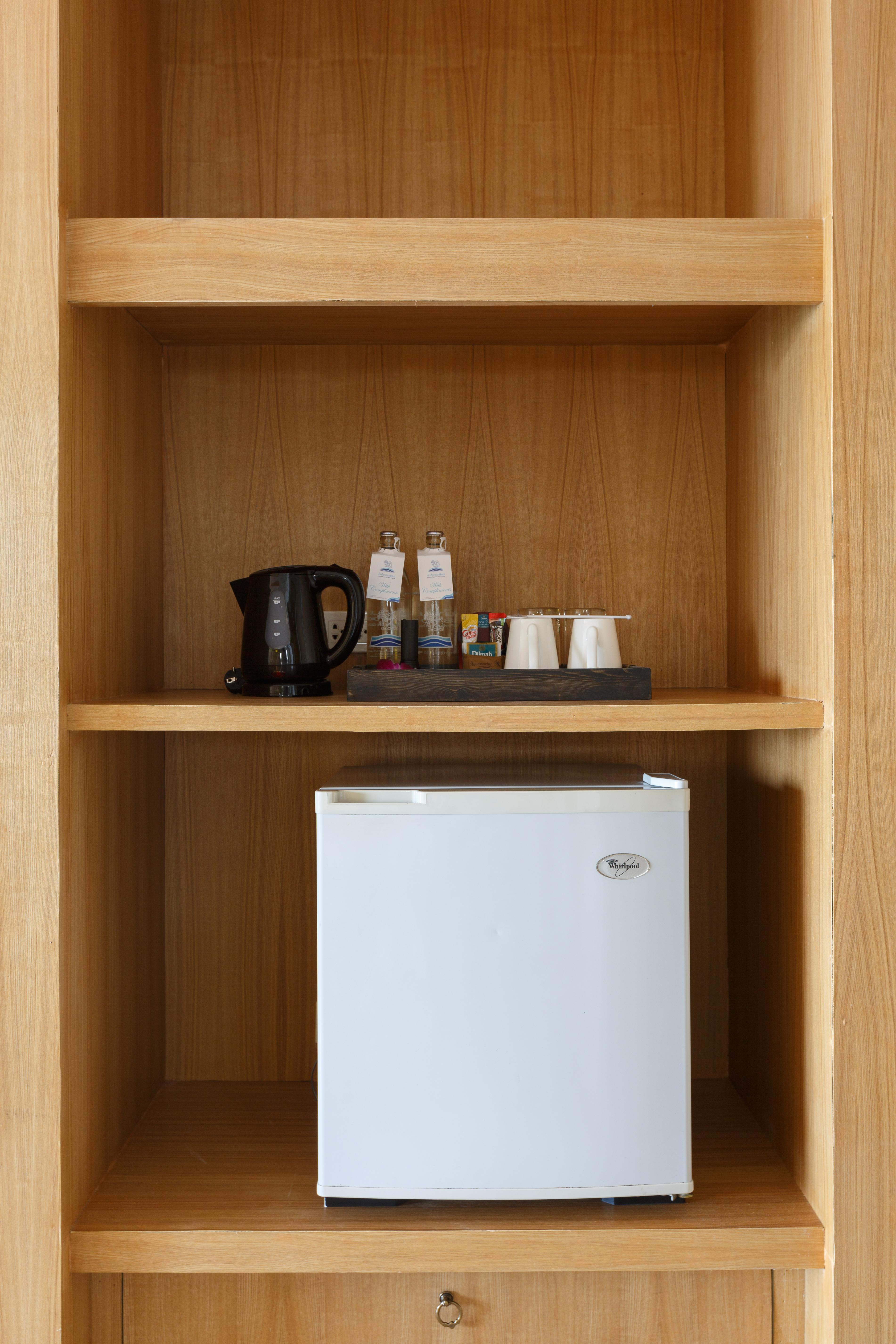 Namaka Resort Kamala Exterior foto A small refrigerator in a hotel room