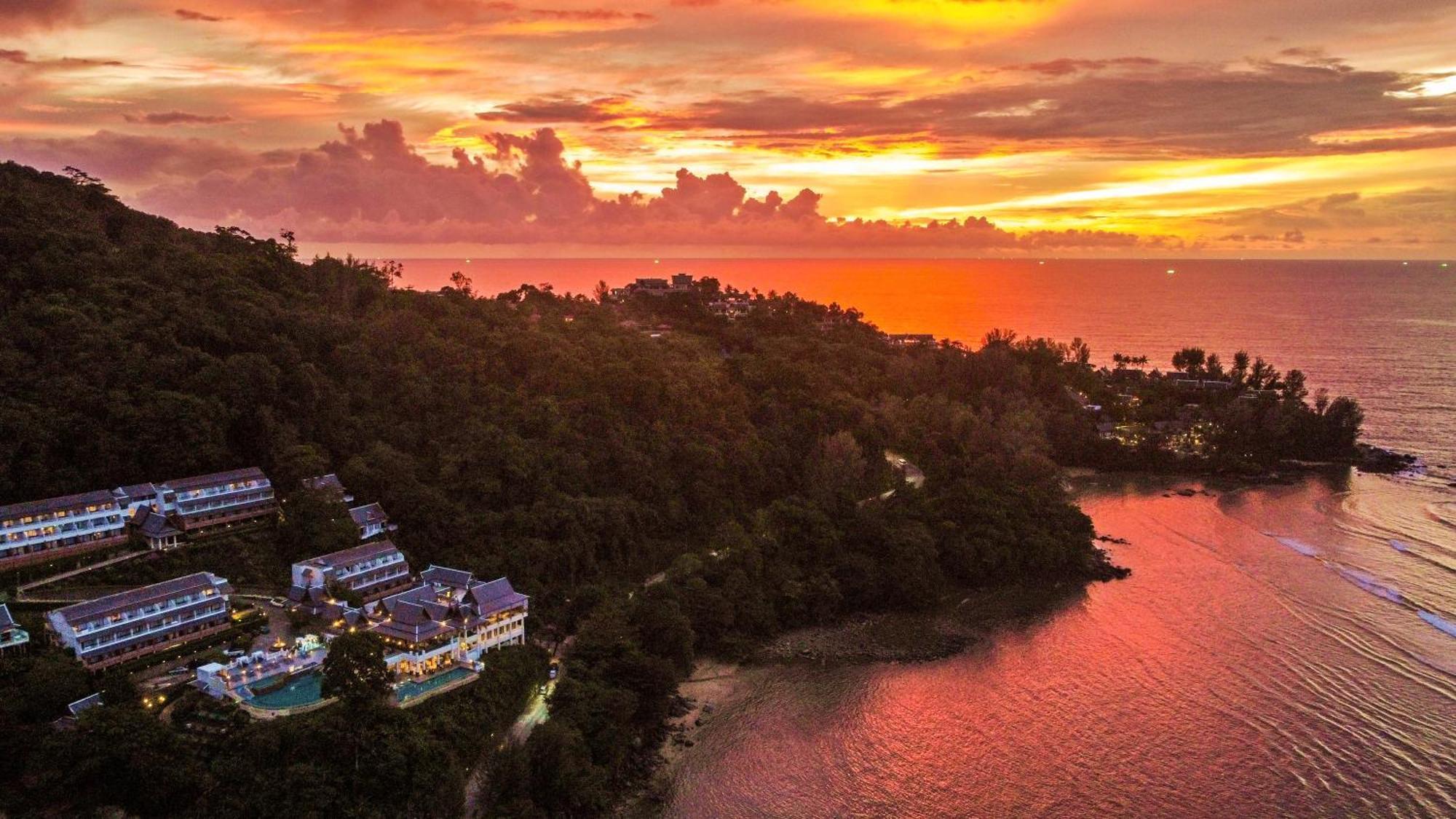 Namaka Resort Kamala Exterior foto Sunset at the resort